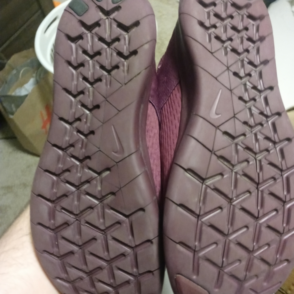 Nikes - Picture 2 of 2